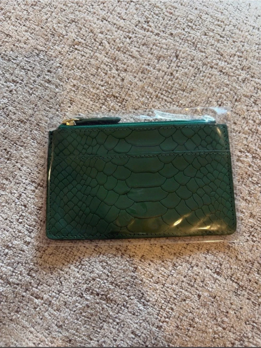 GiGi New York Emerald Textured Zip Card Holder with Gold Logo